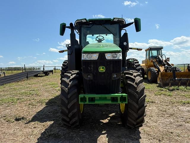 Image of John Deere 7R 210 equipment image 2