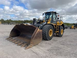 2021 John Deere 824L Image
