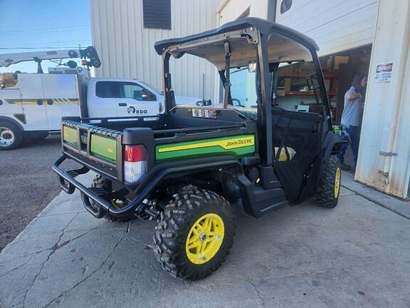 Image of John Deere XUV 835M equipment image 2