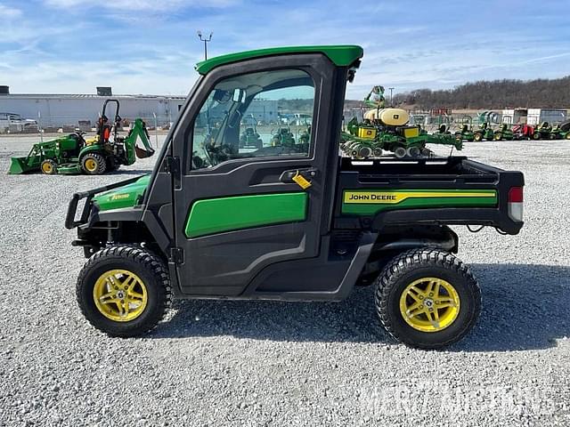 Image of John Deere XUV 835R equipment image 1