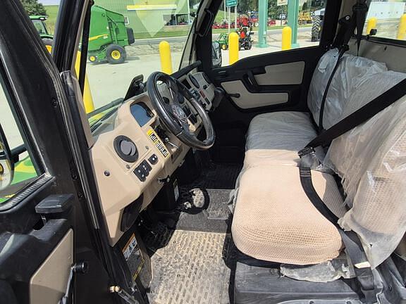 Image of John Deere XUV 835R equipment image 4