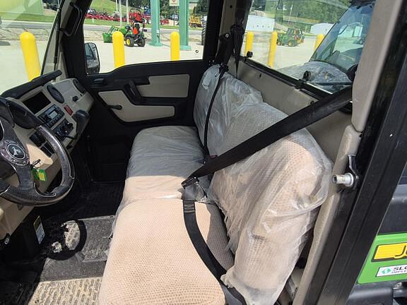 Image of John Deere XUV 835R equipment image 2