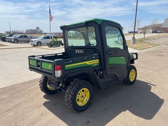 Image of John Deere XUV 835R equipment image 2