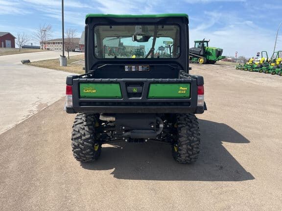 Image of John Deere XUV 835R equipment image 3