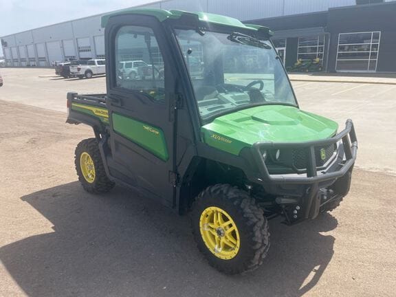 2021 John Deere XUV 835R Equipment Image0
