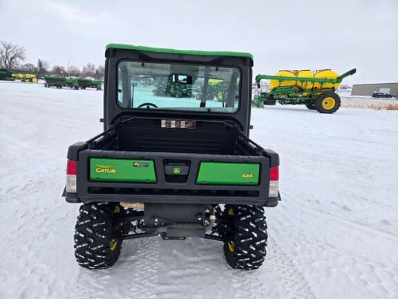 Image of John Deere XUV 835R equipment image 3