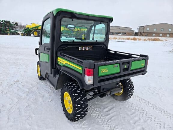 Image of John Deere XUV 835R equipment image 2