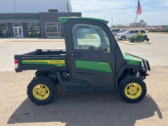 Image of John Deere XUV 835R equipment image 1