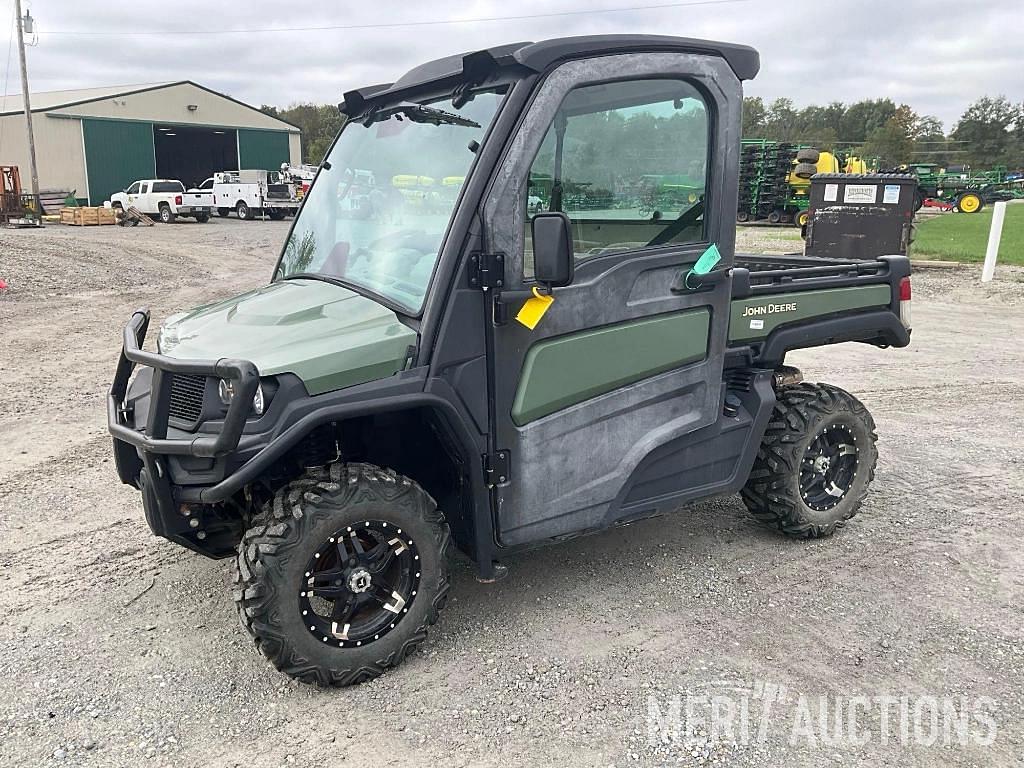 Image of John Deere XUV 835R Primary image