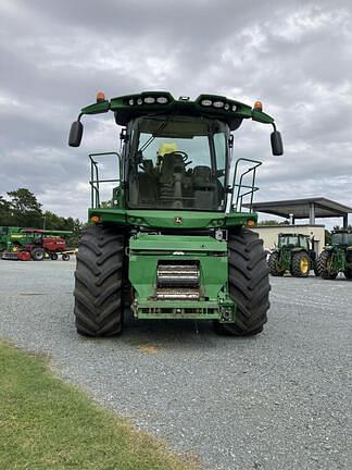 Image of John Deere 8400 equipment image 2