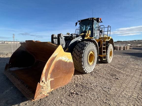 2021 John Deere 844L Equipment Image0