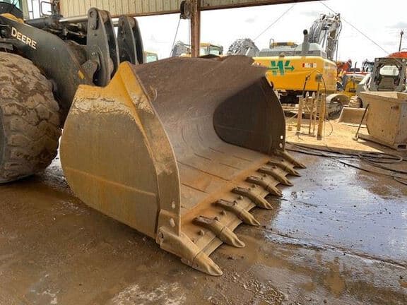 Image of John Deere Wheel Loader Bucket equipment image 3