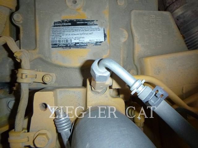 Image of John Deere 850L WLT equipment image 4