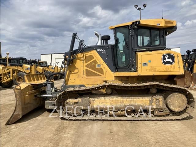 Image of John Deere 850L WLT equipment image 1