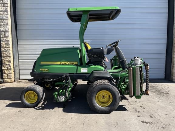 Image of John Deere 8700A equipment image 2