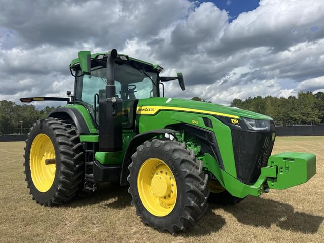 Image of John Deere 8R 230 equipment image 4