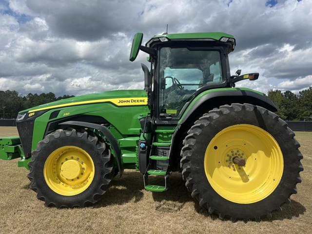 Image of John Deere 8R 230 equipment image 1