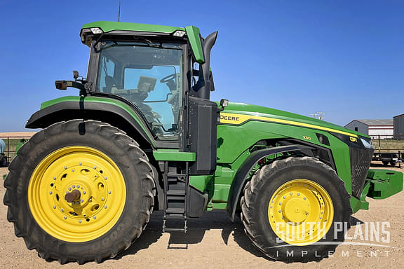 Image of John Deere 8R 230 equipment image 1