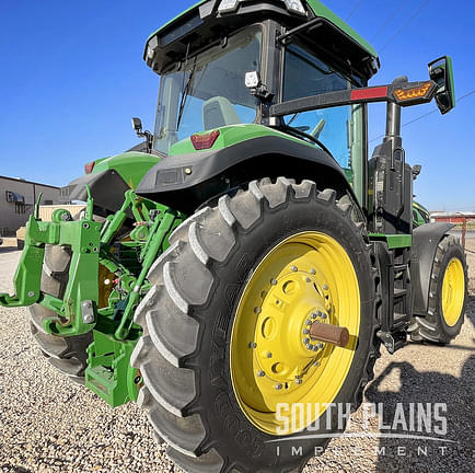 Image of John Deere 8R 230 equipment image 3