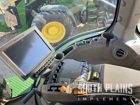 Image of John Deere 8R 230 equipment image 3