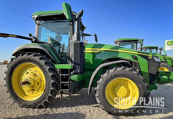 Image of John Deere 8R 230 equipment image 1