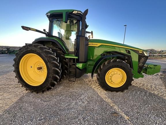 Image of John Deere 8R 230 equipment image 1