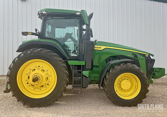 Image of John Deere 8R 230 equipment image 1