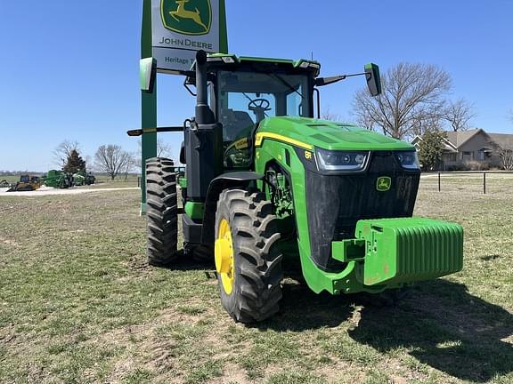 Image of John Deere 8R 230 equipment image 2