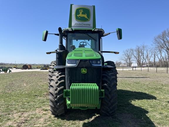 Image of John Deere 8R 230 equipment image 2