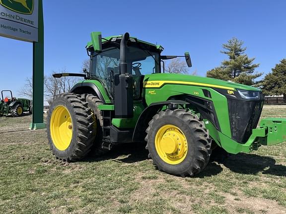 Image of John Deere 8R 230 equipment image 3