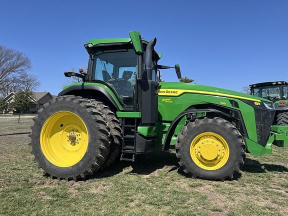 Image of John Deere 8R 230 equipment image 4