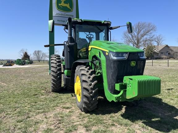 Image of John Deere 8R 230 equipment image 3