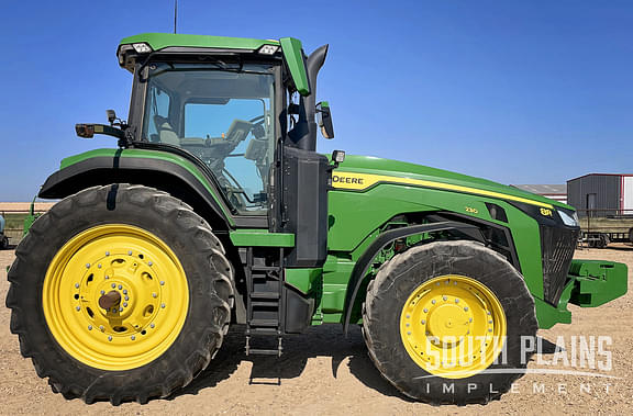 Image of John Deere 8R 230 equipment image 1