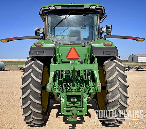 Image of John Deere 8R 230 equipment image 4