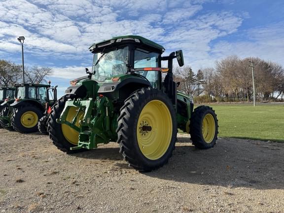 Image of John Deere 8R 230 equipment image 2