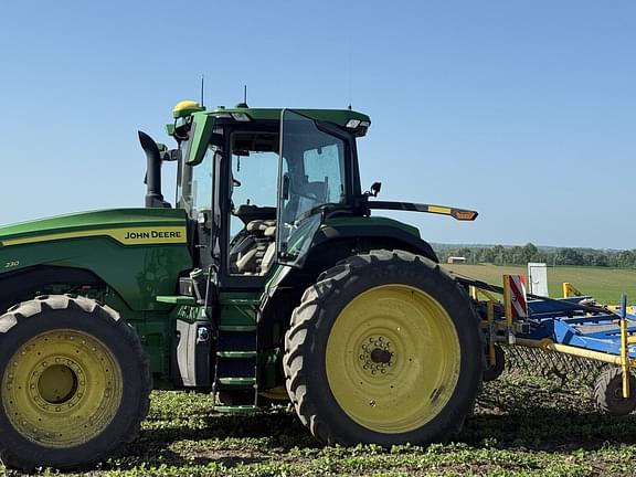 Image of John Deere 8R 230 equipment image 2