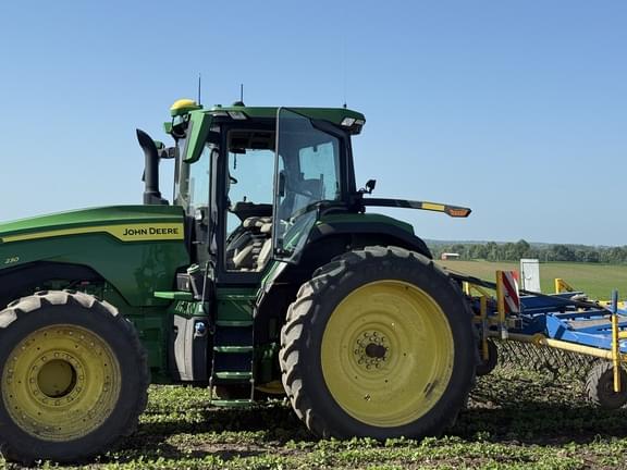 Image of John Deere 8R 230 equipment image 2
