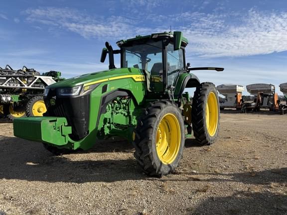 Image of John Deere 8R 230 equipment image 4