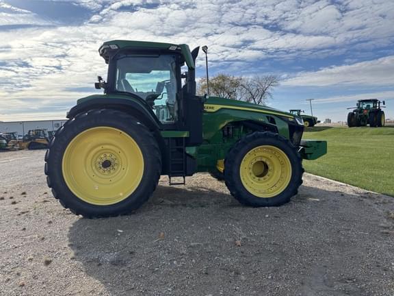 Image of John Deere 8R 230 equipment image 1