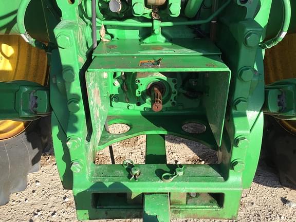 Image of John Deere 8R 230 equipment image 4