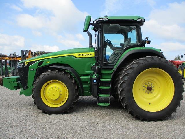 Image of John Deere 8R 230 equipment image 2