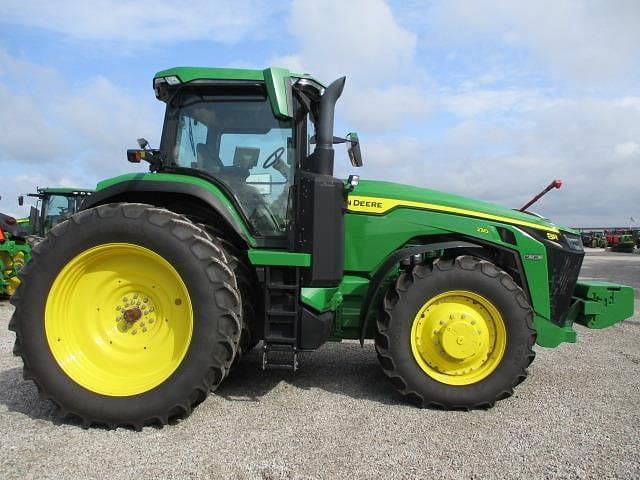 Image of John Deere 8R 230 equipment image 3