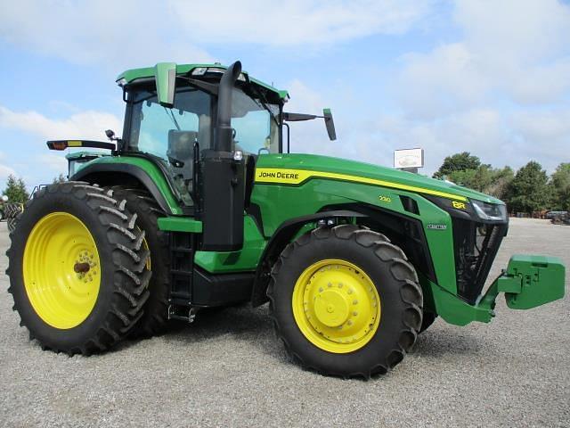 Image of John Deere 8R 230 equipment image 1