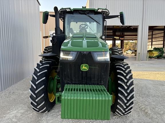 Image of John Deere 8R 230 equipment image 4