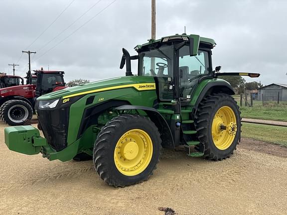 Image of John Deere 8R 230 equipment image 2