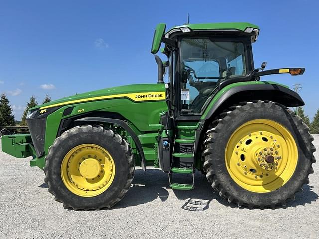 Image of John Deere 8R 230 equipment image 2