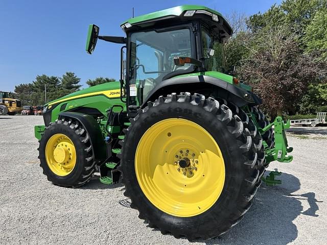 Image of John Deere 8R 230 equipment image 4