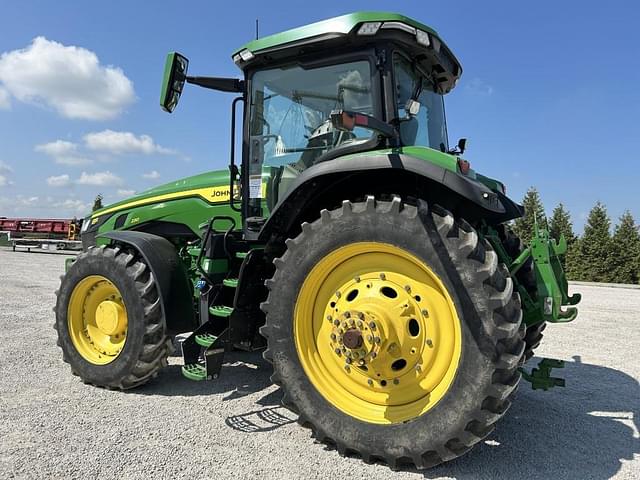 Image of John Deere 8R 230 equipment image 4