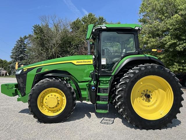 Image of John Deere 8R 230 equipment image 2