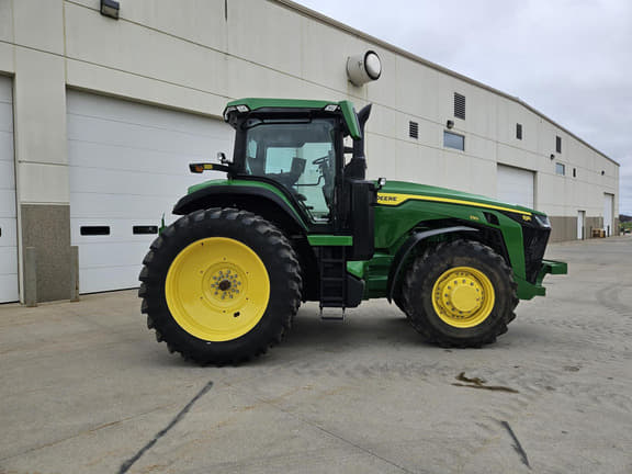 Image of John Deere 8R 230 equipment image 3